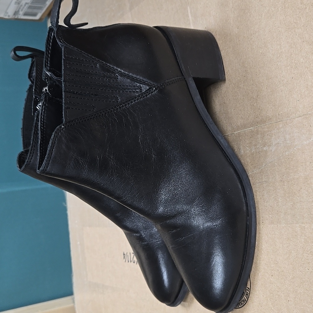 Easy Spirit Size 8 Black Leather Scuff Chelsea Style Ankle Boots